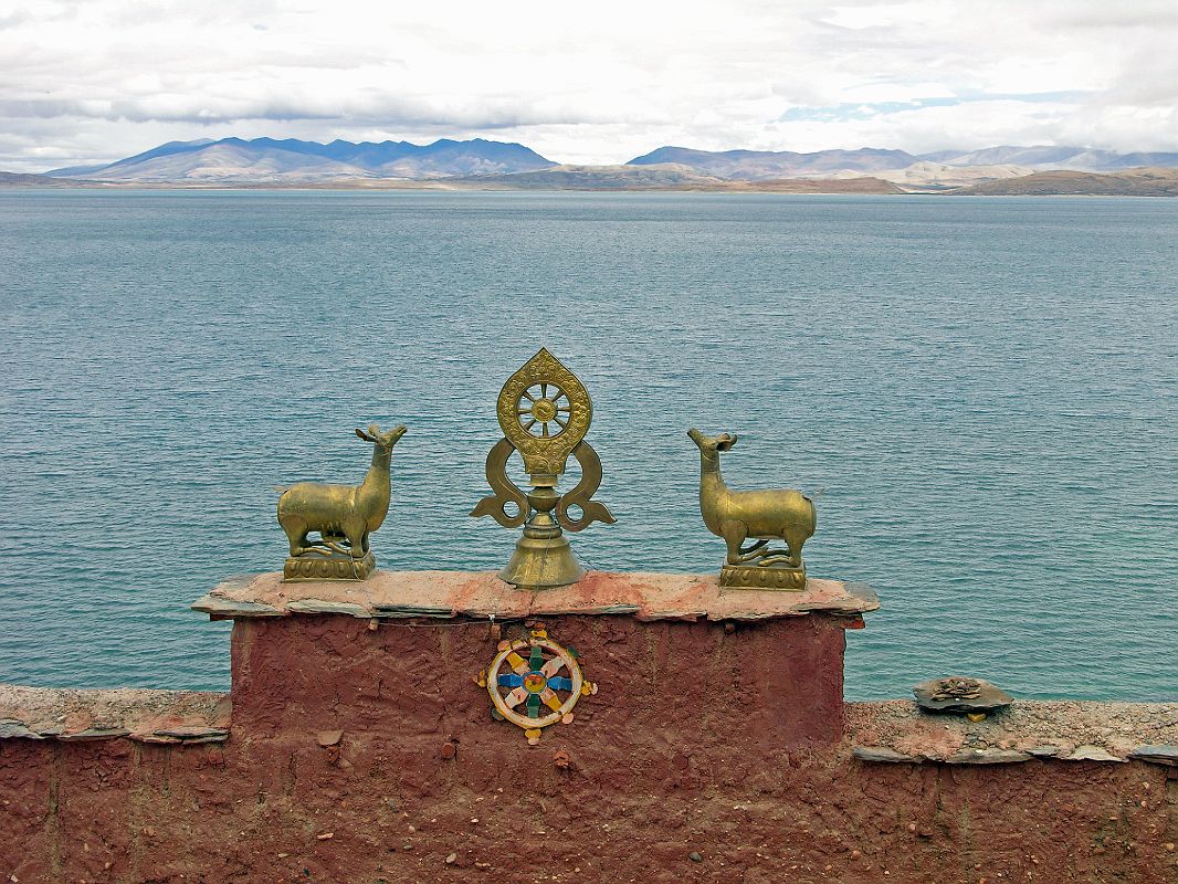 Tibet Kailash 07 Manasarovar 10 Gossul Gompa With Lake